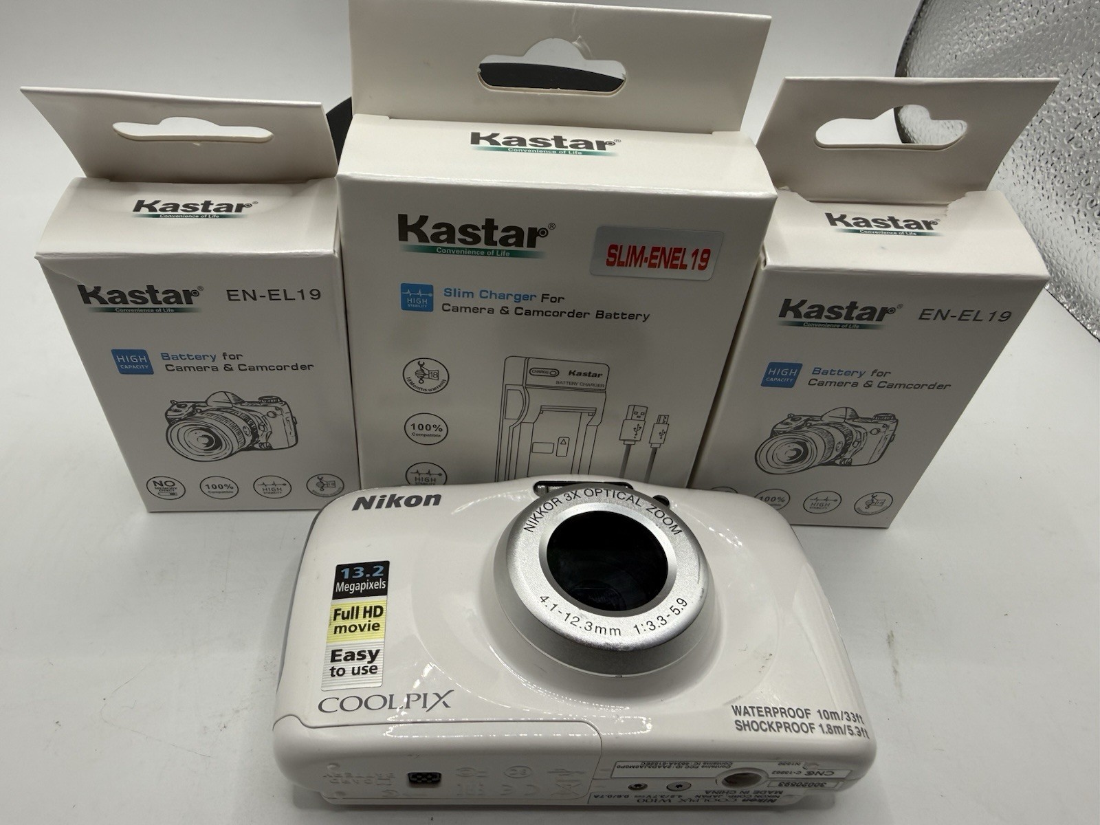 Nikon COOLPIX W100 Waterproof Digital Camera White Batteries + Charger TESTED