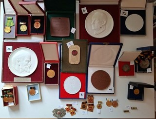 Große DDR Sammlung Medaillen Orden Abzeichen u.ä.