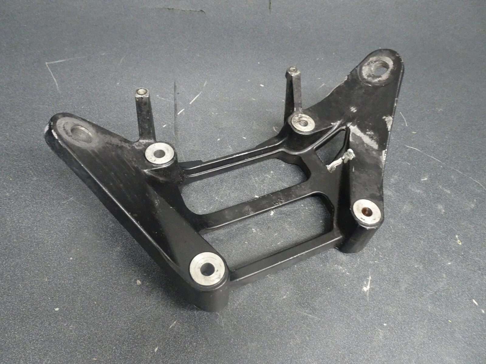 1995-2005 Yamaha OEM Rear Upper Mount Bracket 63M-21425-01-00 LS2000 SUV1200