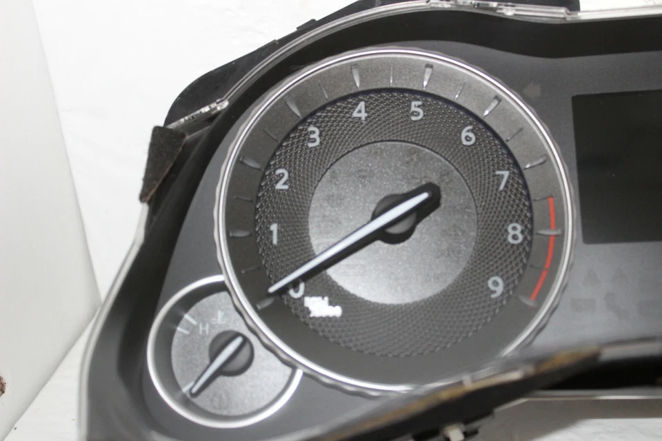 Cuadro de instrumentos velocímetro Infiniti M37 2011-2013 indicadores de panel 149.858 millas Foto 3 de 4