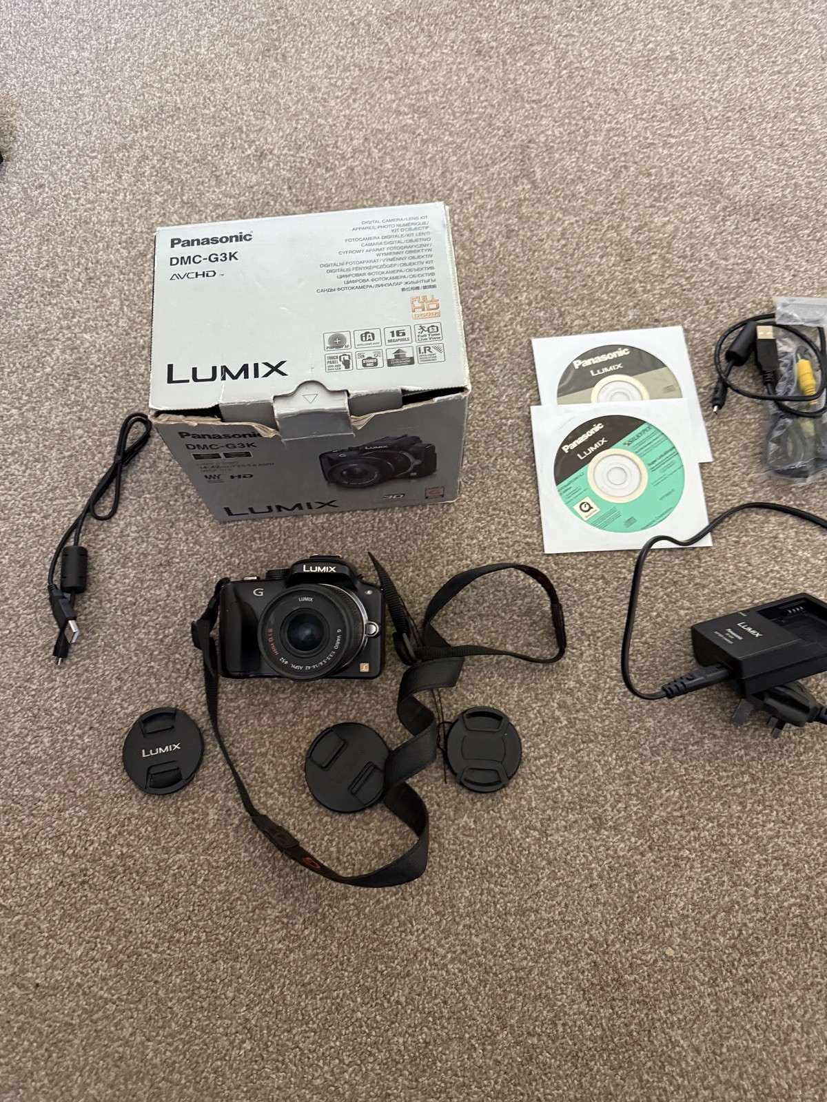 Panasonic Lumix DMC-G3 Mirrorless Camera 16MP with 18-55mm lens and charger 