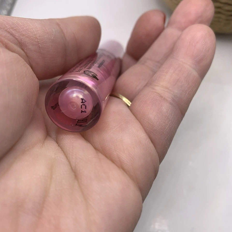 Lip Injection Maximum Plump Extra Strength Lip Plumper, 0,10 Oz - Imagem 4 de 4