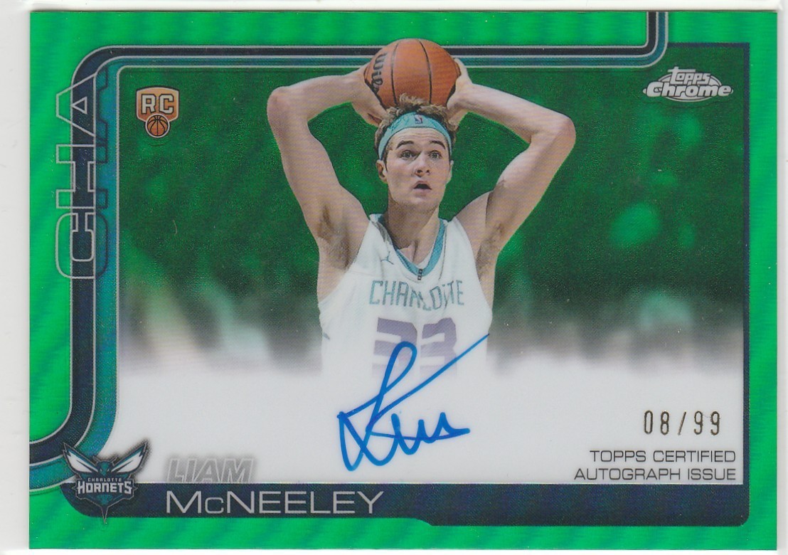 2025-26 Topps Chrome Liam McNeeley Rookie Auto RC Green Refractor 08/99 Hornets