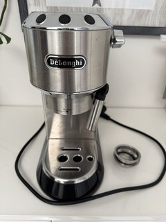 DELONGHI Dedica Siebträgermaschine EC 680.M