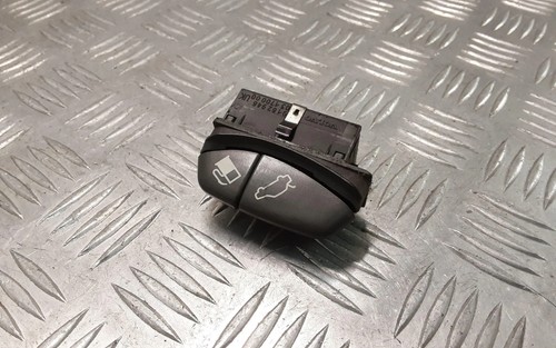 VOLVO V70 II SW Schalter zum Öffnen des Kraftstofftanks 9162946 2.50 28409228