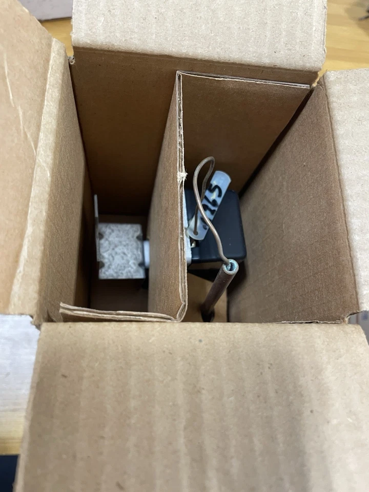 NEW Johnson controls T-5210-1125 Temperature Transmitter 5 1/2" Bulb element - Image 3 of 4