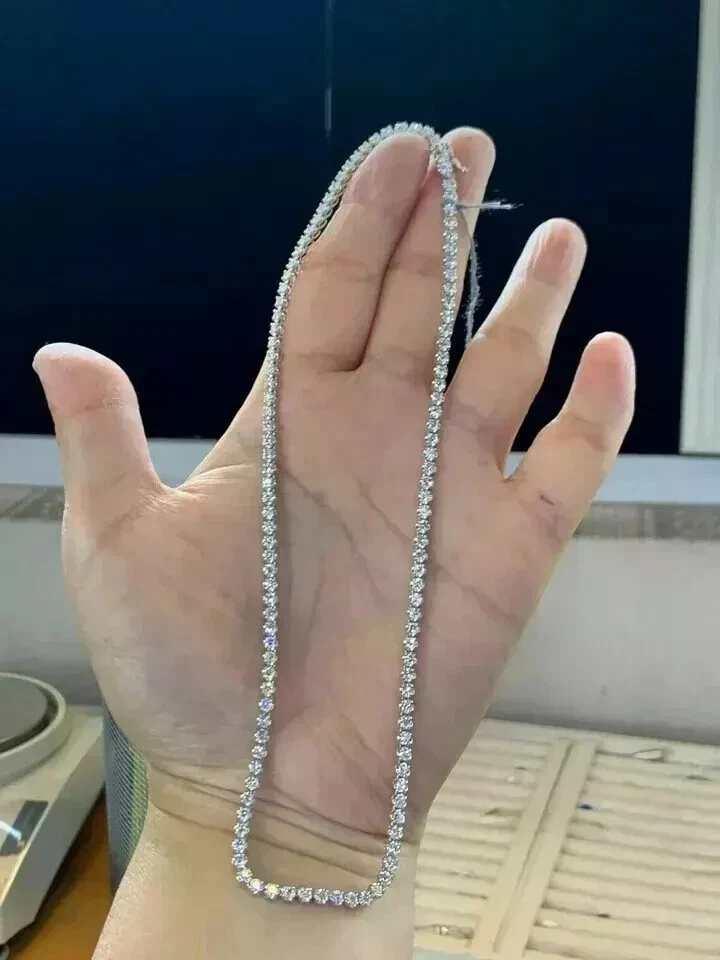 Collar de tenis de diamantes de corte redondo de 20 quilates enchapado en oro blanco de 14 k Foto 3 de 4