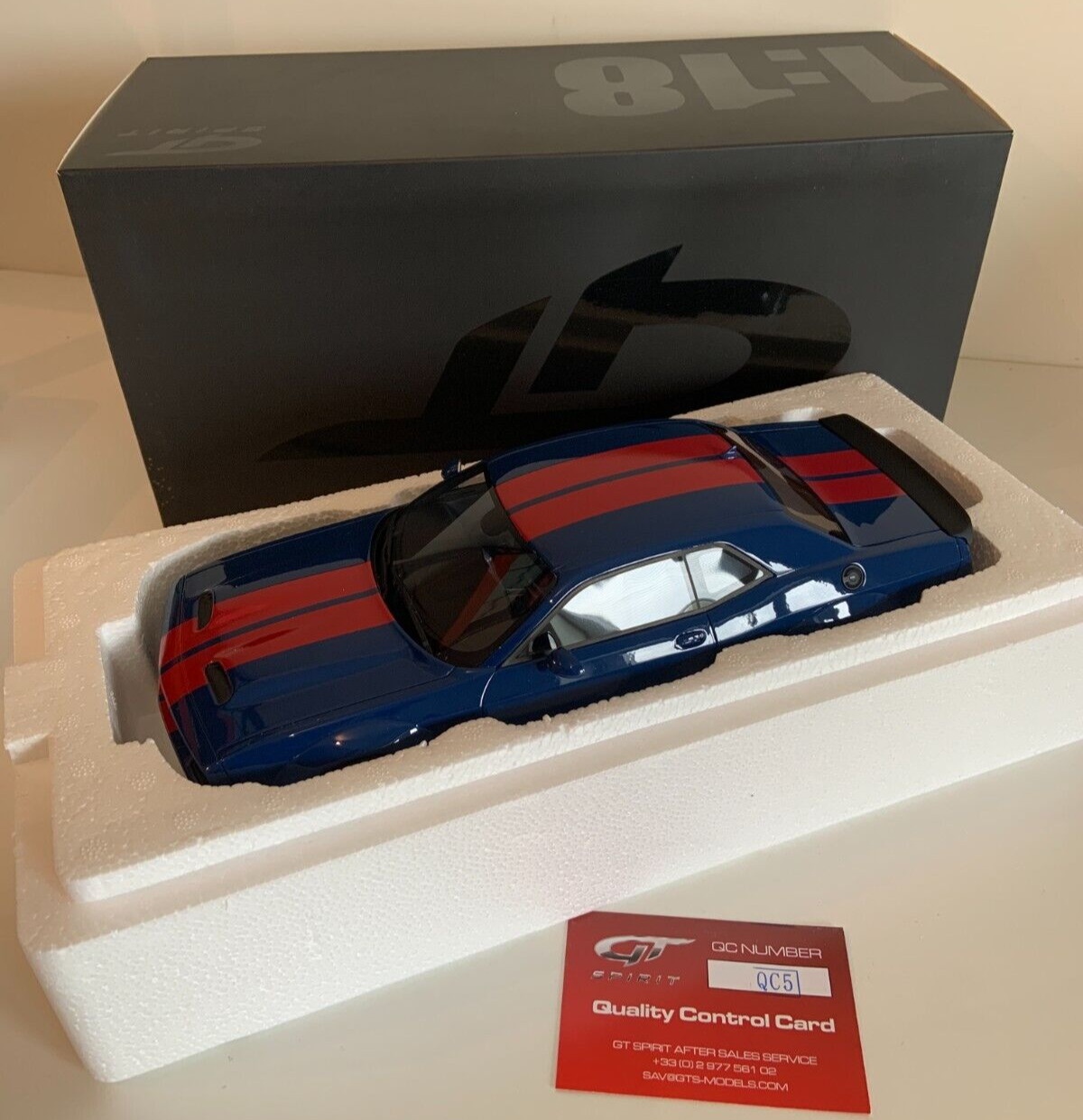 GT Spirit 1/18 Scale GT362 - Dodge Challenger Super Stock - Blue & Red