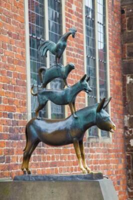 Wandbild: Schöne Ansicht der Bronzestatue von Gerhard Marcks, die die [...]
