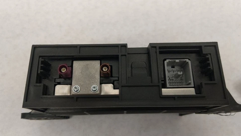 Chevrolet Spark 2019 módulo de comunicación chasis ECM 2306947 Foto 2 de 4