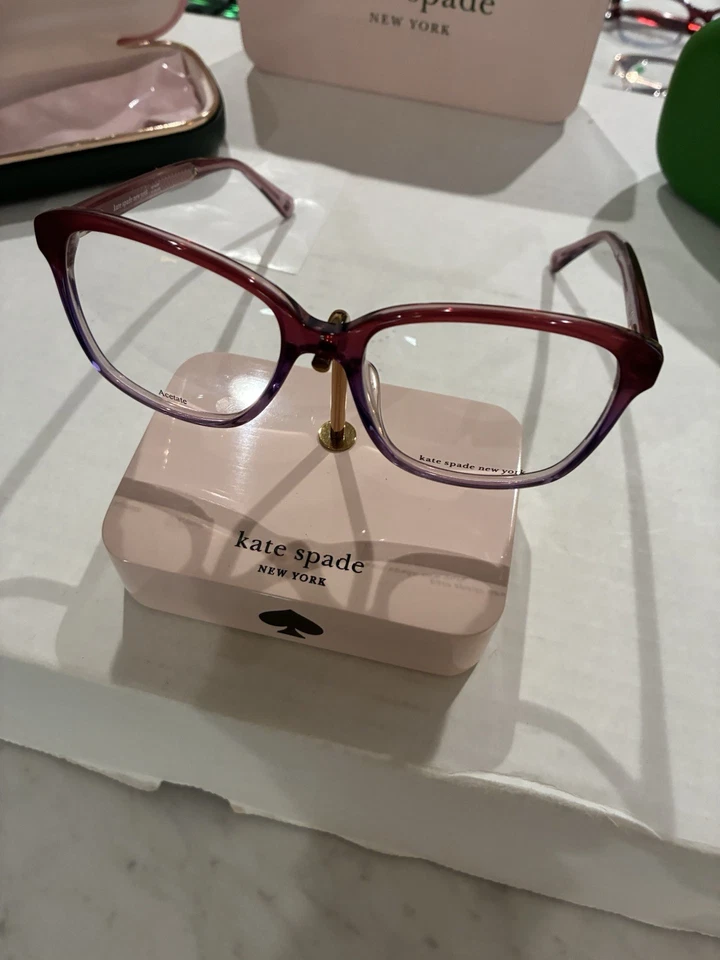 Gafas ACERRA para mujer Kate Spade New York. Descripción del color rojo violeta Foto 3 de 4