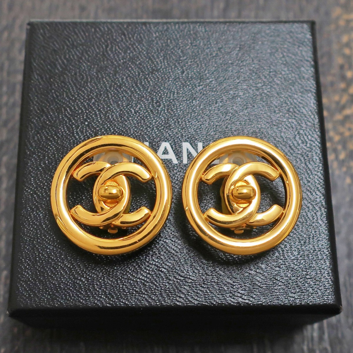 CHANEL Gold Plated CC Logos Turn Lock Round Vintage Clip Earrings