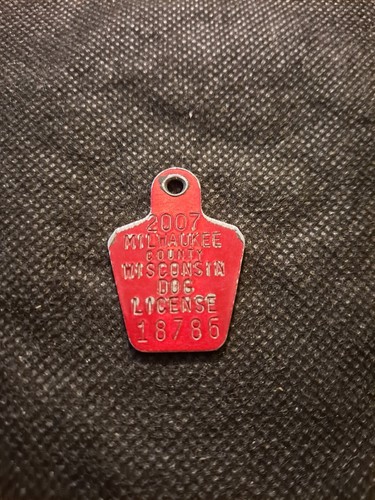 2007 MILWAUKEE COUNTY  WI DOG LICENSE 18786 DOG TAG!   e7026UDC