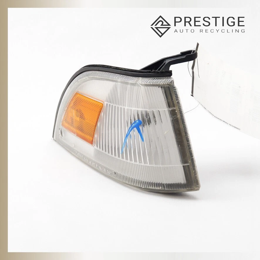 1988–1992 TOYOTA COROLLA Turn Signal Lamp Corner Park Light Right 81610-12410 - Image 3 of 4