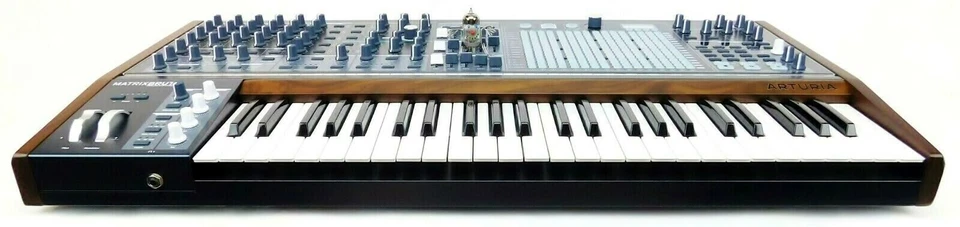 Arturia MatrixBrute Synthesizer Keyboard + Neuwertig + OVP + 1,5Jahre Garantie - Bild 4 von 4