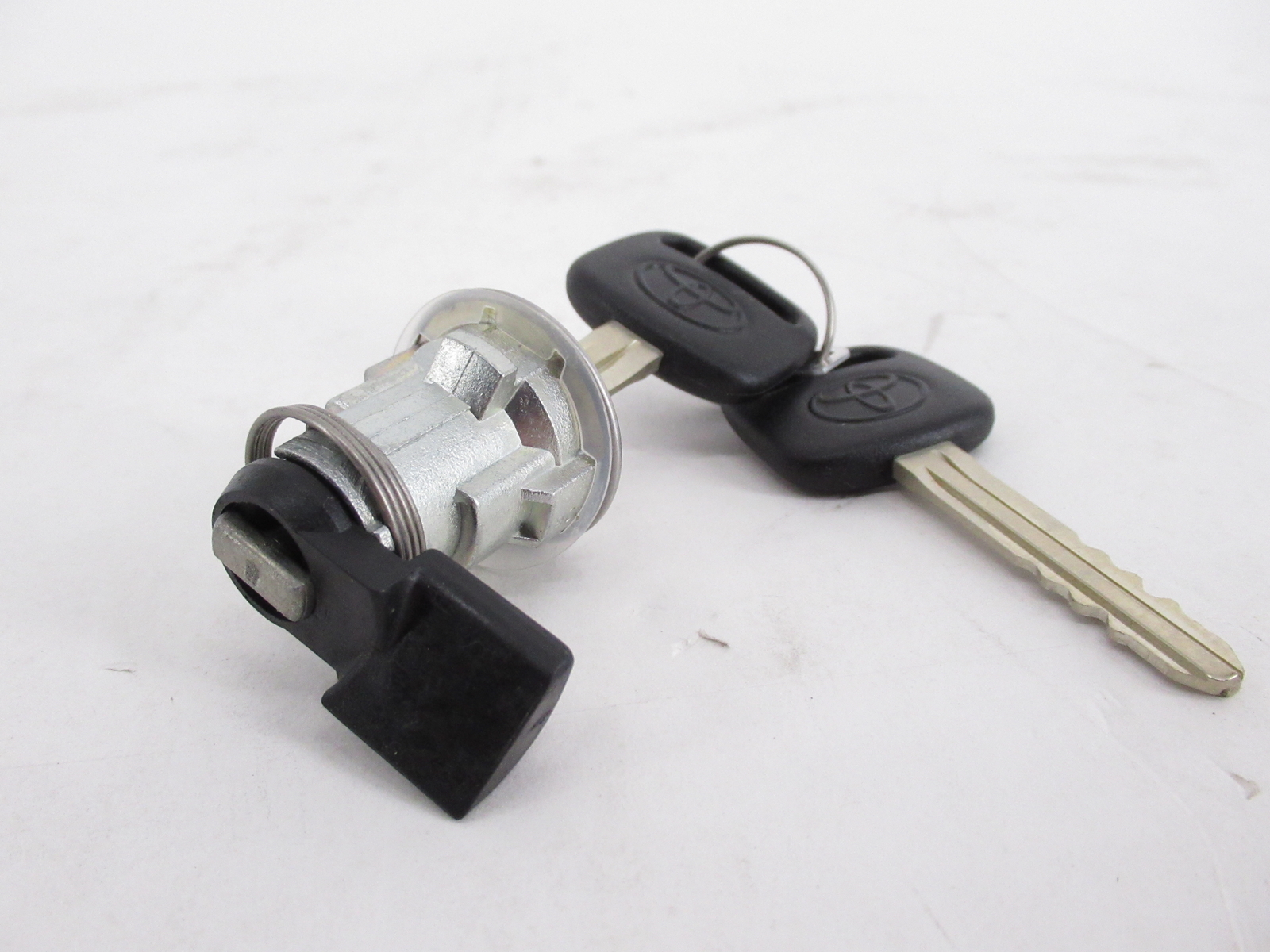 Genuine OEM Toyota 6905812170 Fuel Door Lock Cylinder w/ Key eBay