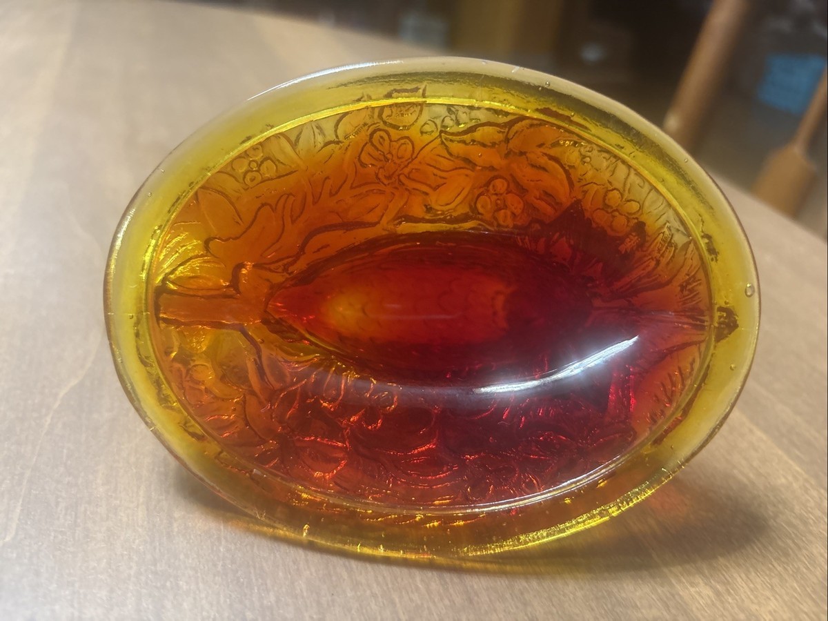 Vtg. Amberina GLASS RED Robin Bird with Berry in Beak on Nest