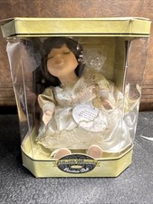 Collectible Memories Genuine Animated Musical Wind Up Porcelain Doll - Kaitlin
