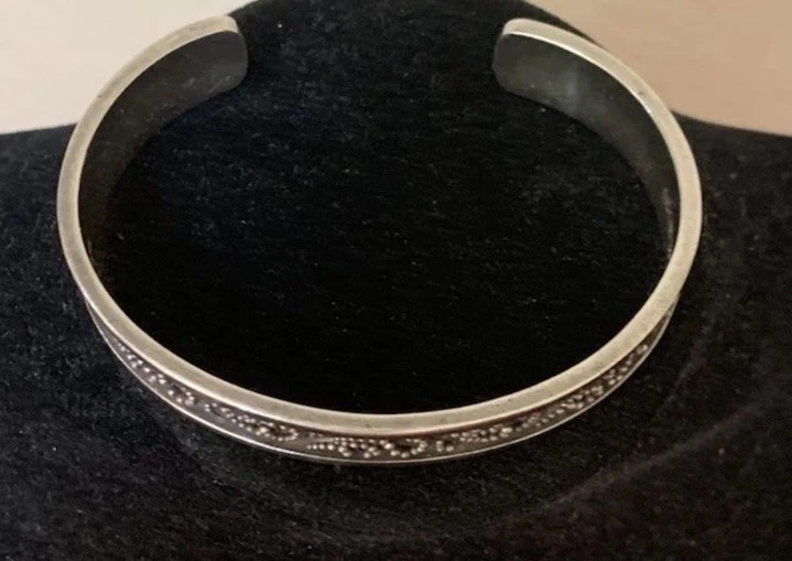 Brazalete Lois Hill mediano de plata de ley Foto 2 de 4