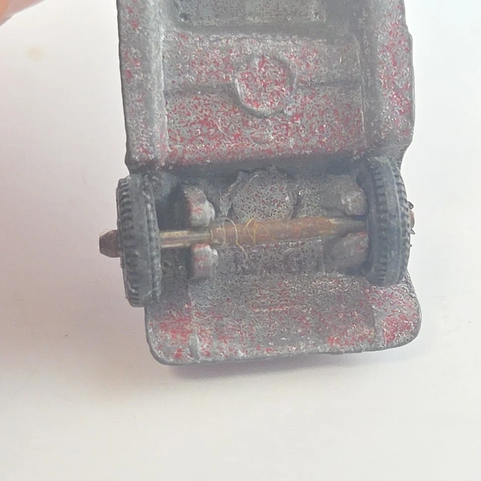 Coche de juguete diecast vintage TootsieToy rojo MG Roadster hecho en Chicago E128 Foto 4 de 4