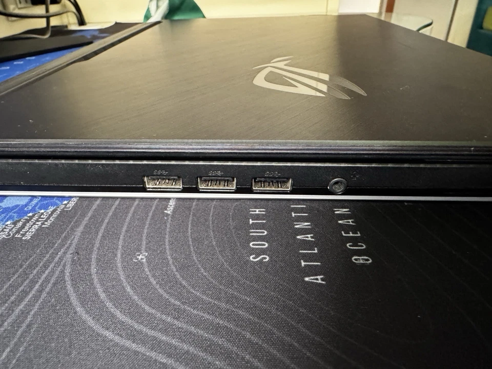 Asus ROG Strix Scar III, RTX 2070, i7-9750H, 32GB, 144HZ 1TB NVME Gaming (G731GW - Immagine 4 di 4