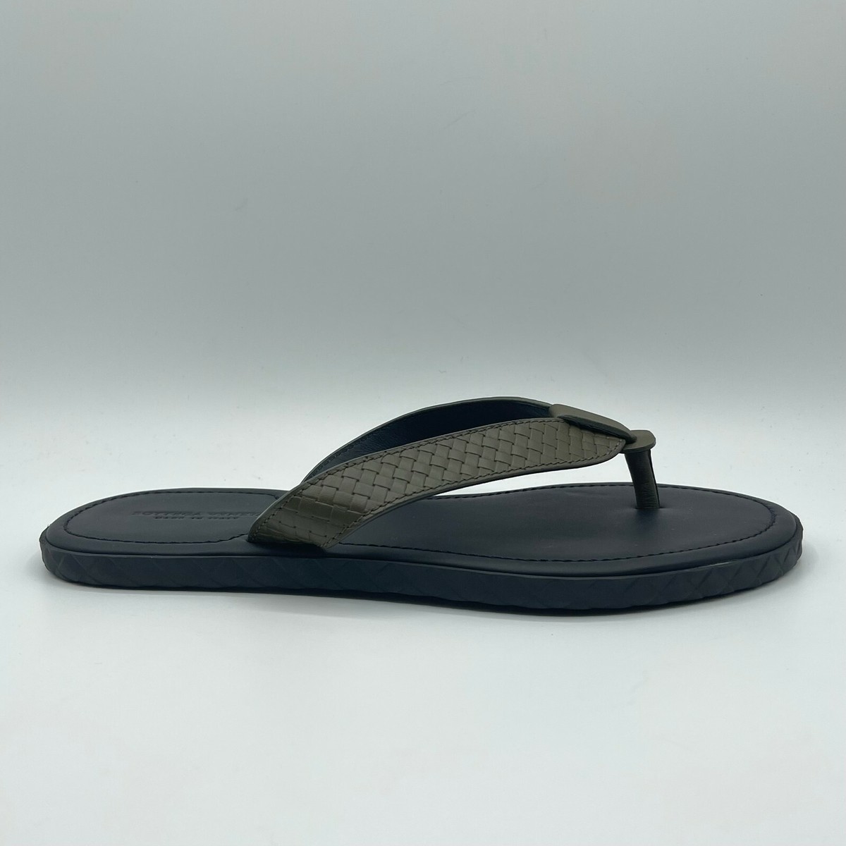 $480 Bottega Veneta Men's Green Leather Woven Thong Sandal