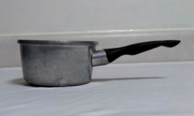 VINTAGE MIRRO ''THE FINEST ALUMINUM'' SAUCEPAN WITH BLACK HANDLE HOLDS 2 CUPS/ 1/2
