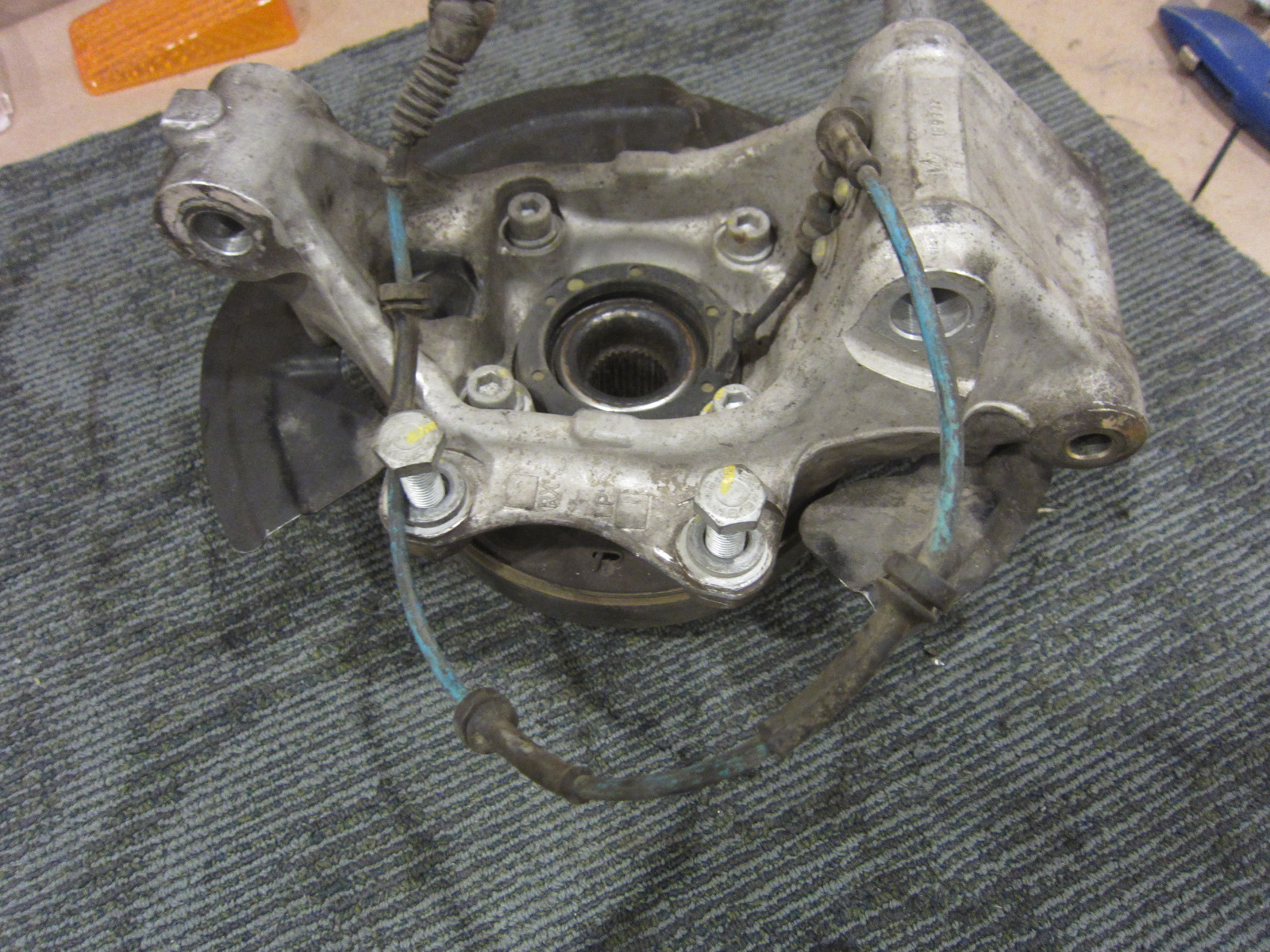 Maserati 4200 - LH Rear Wheel Hub Holder W/Bearing (Used) - P/N 183590