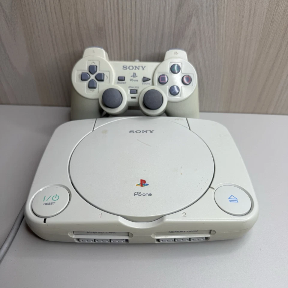 Sony PlayStation 1, foto 1 di 5