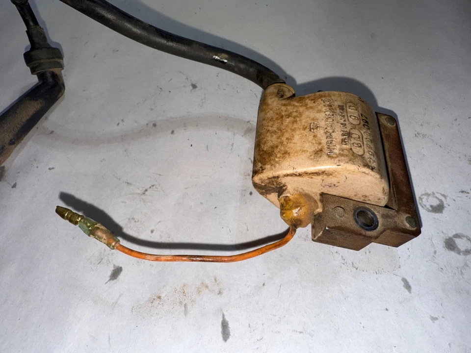 Yamaha XT550 1983 OEM BOBINA DE ENCENDIDO CONJUNTO 5Y1-82310-51-00 bujía de colección Foto 4 de 4