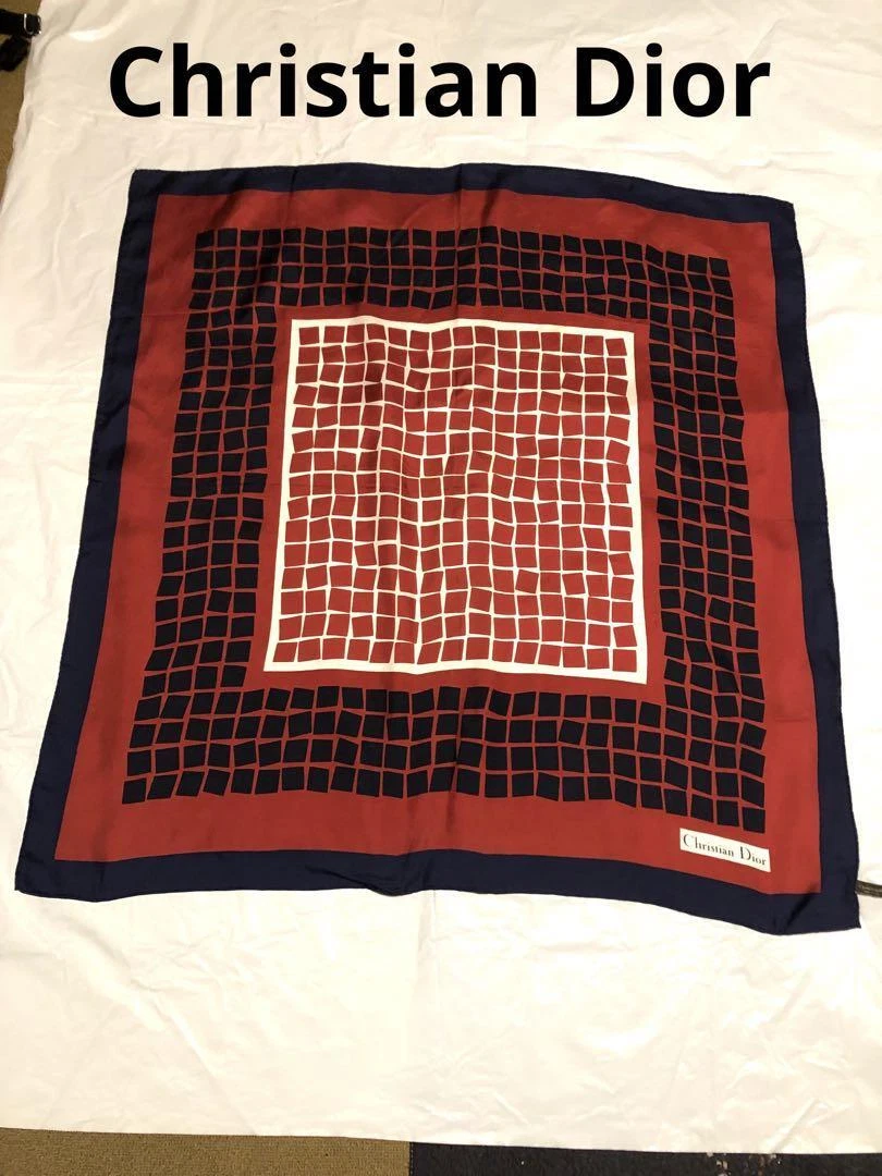 Foulard vintage Christian Dior en soie 33x33 pouces 100% soie design élégant