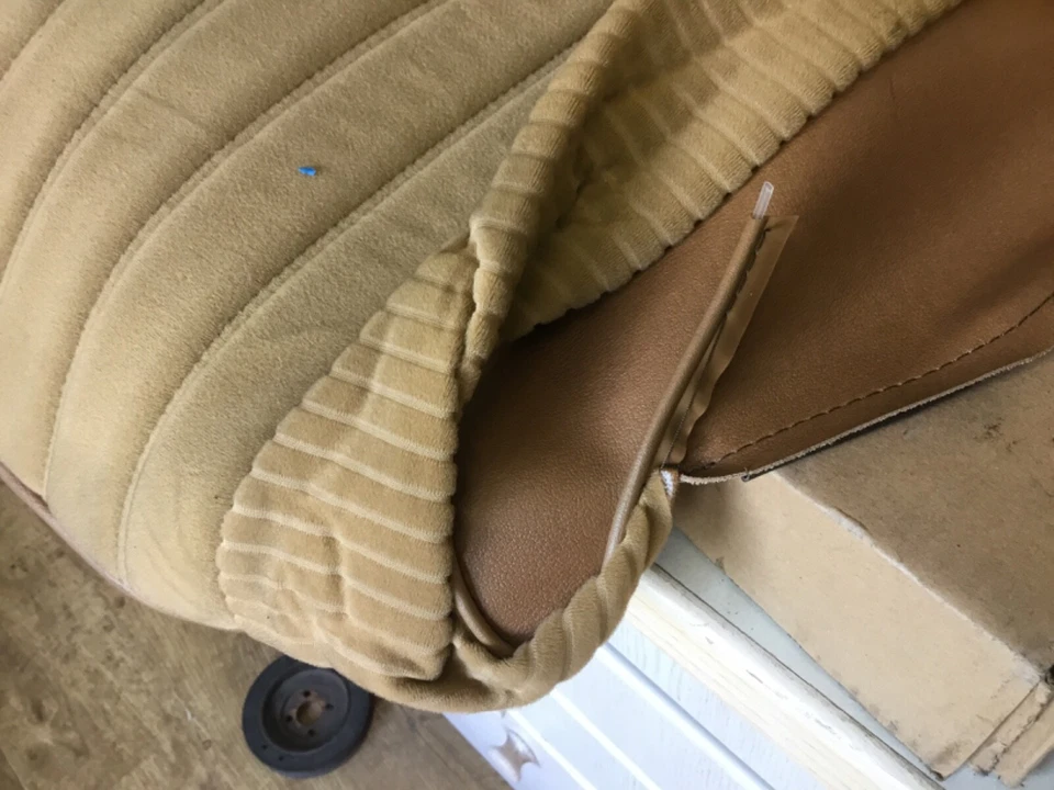 Genuine Peugeot 504 saloon GL RIGHT REAR seat backrest cover 894858 - Image 4 of 4