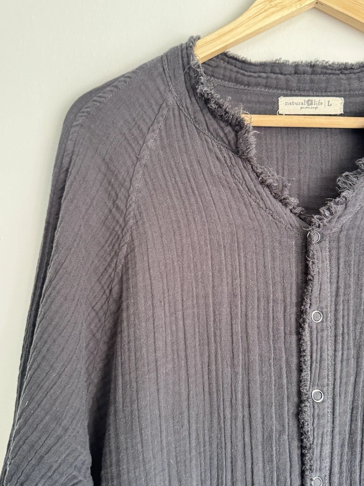 Natural Life Gray Long Sleeve Asymmetrical Hem Tunic Top Sz L Pockets Grunge - Image 3 of 4