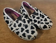 Toms Classics T8 Toddler Slip On Casual Canvas Flat Shoes Silver Black Hearts