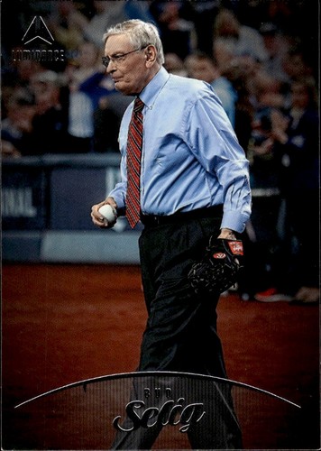 2023 Panini Chronicles Luminance #20 Bud Selig