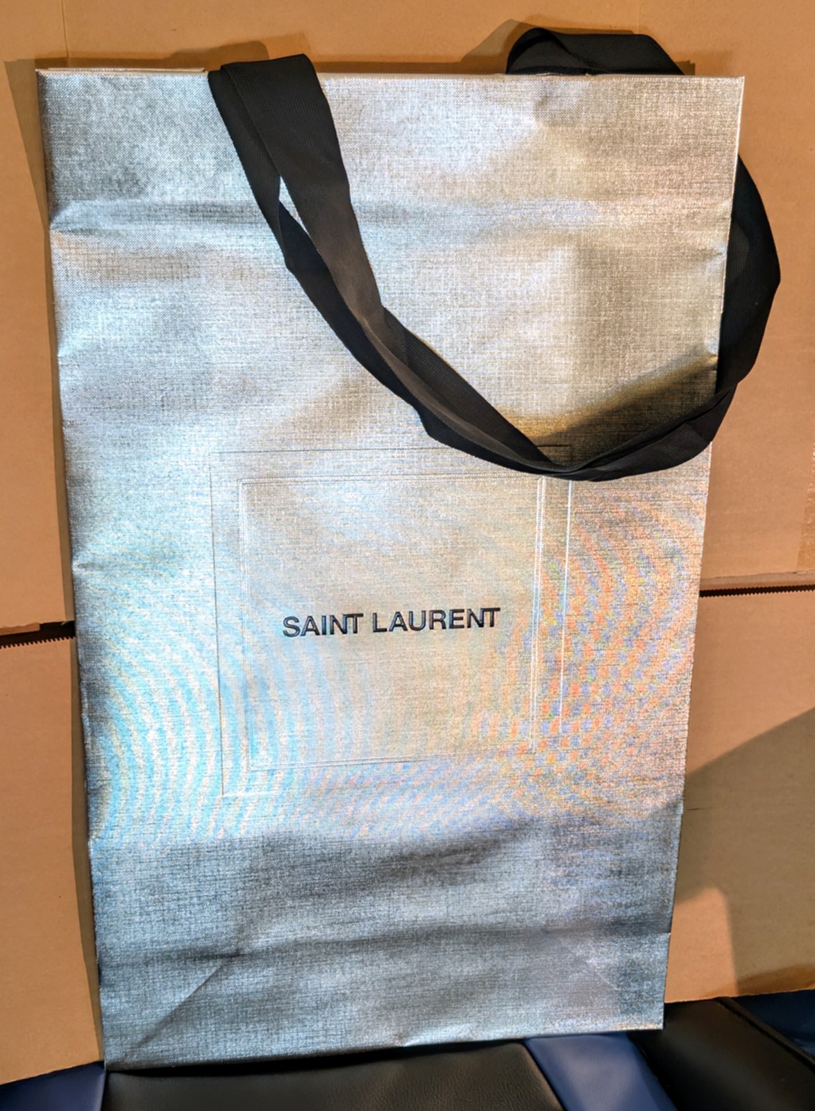 NUOVO Saint Laurent (YSL) Borsa della spesa in carta argento metallizzato ~ 20 5" x 13 5" x 6"
