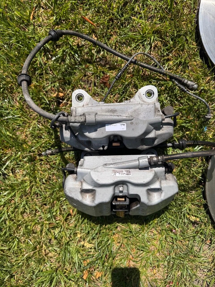 2019 - 2023 OEM BMW X5 G05 FRONT DISC BRAKES SET: CALIPERS, ROTORS, PADS - Image 2 of 4