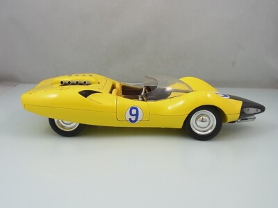 Ertl Racer X Shooting Star 9 Speed   Racer 1:18 Gelb Classic Auto Modellauto