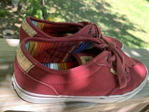 vans canvas burgundy