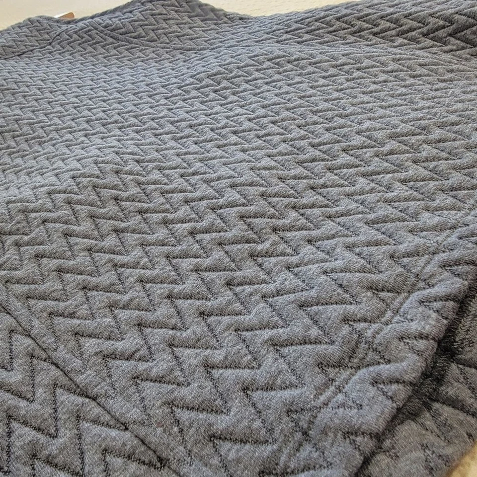 Ruby Rd Women's Gray Quilted Vest Size Medium Zipper Front And Pockets - Image 4 of 4