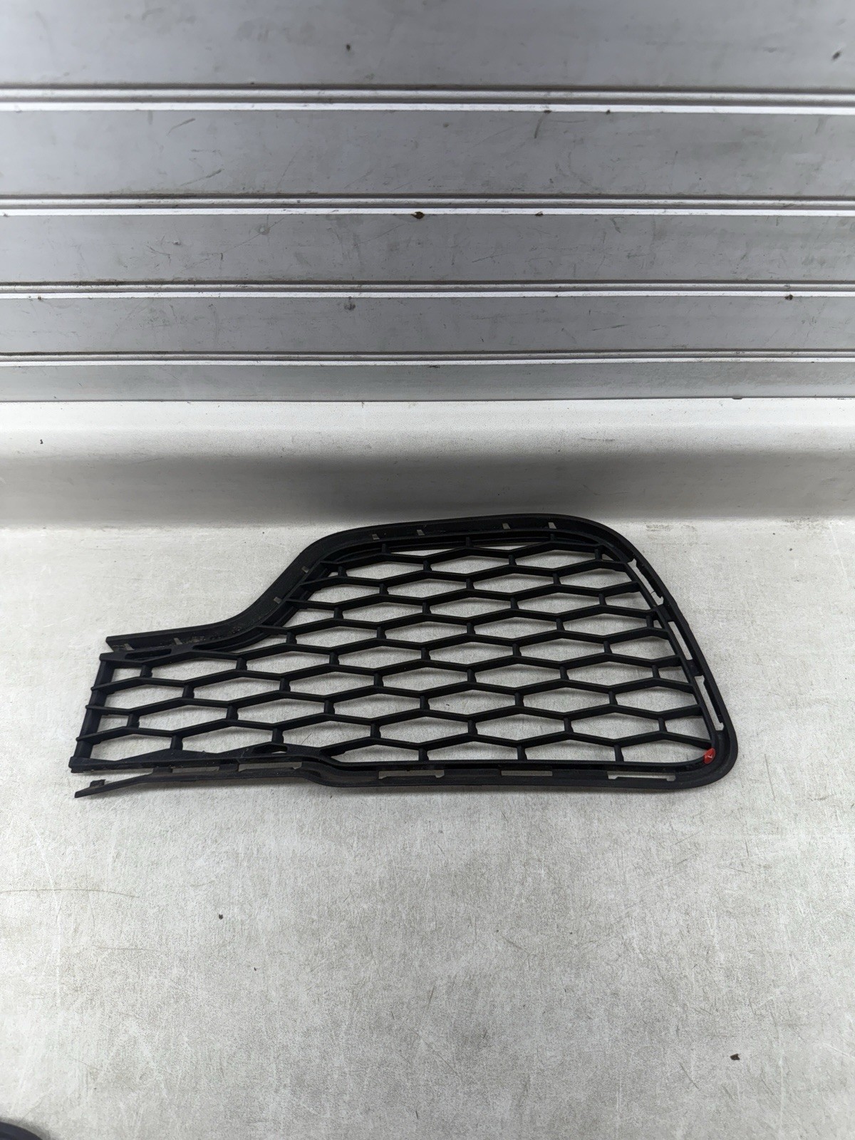 2014 2015 2016 2017 Maserati Ghibli Front Inner Right Bumper Grille Insert OEM 