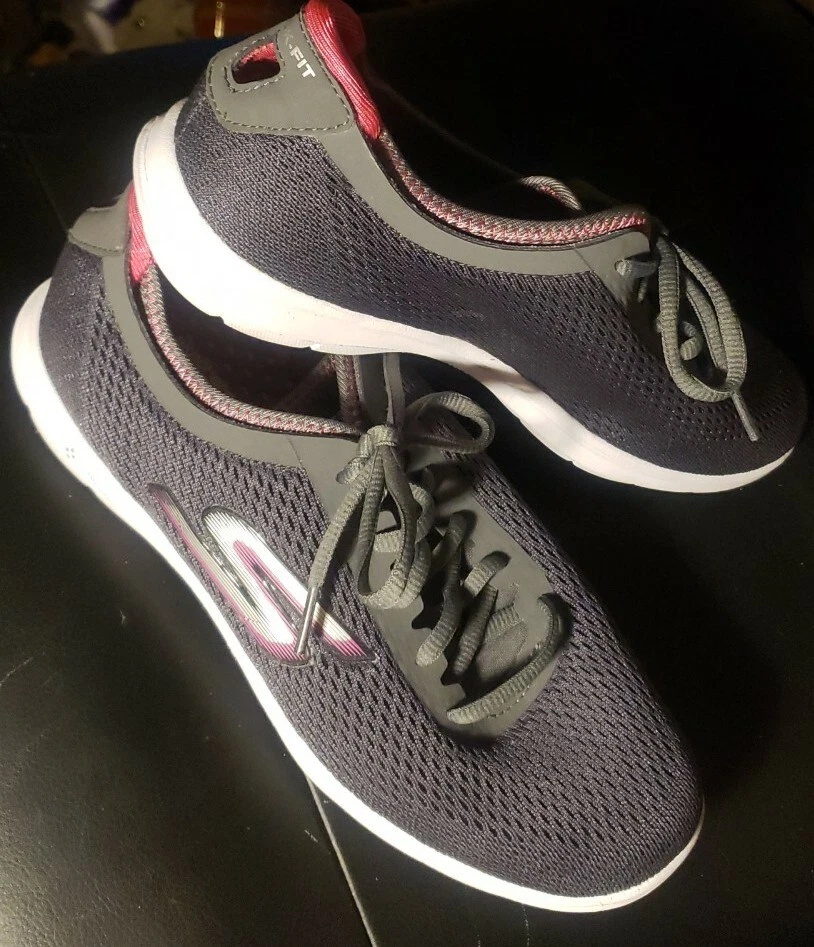 Skechers Women s Go Step Sport Goga Mat Technology Size 9M Gray Pink
