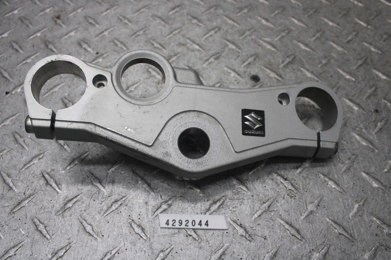 BRACKET, UPPER