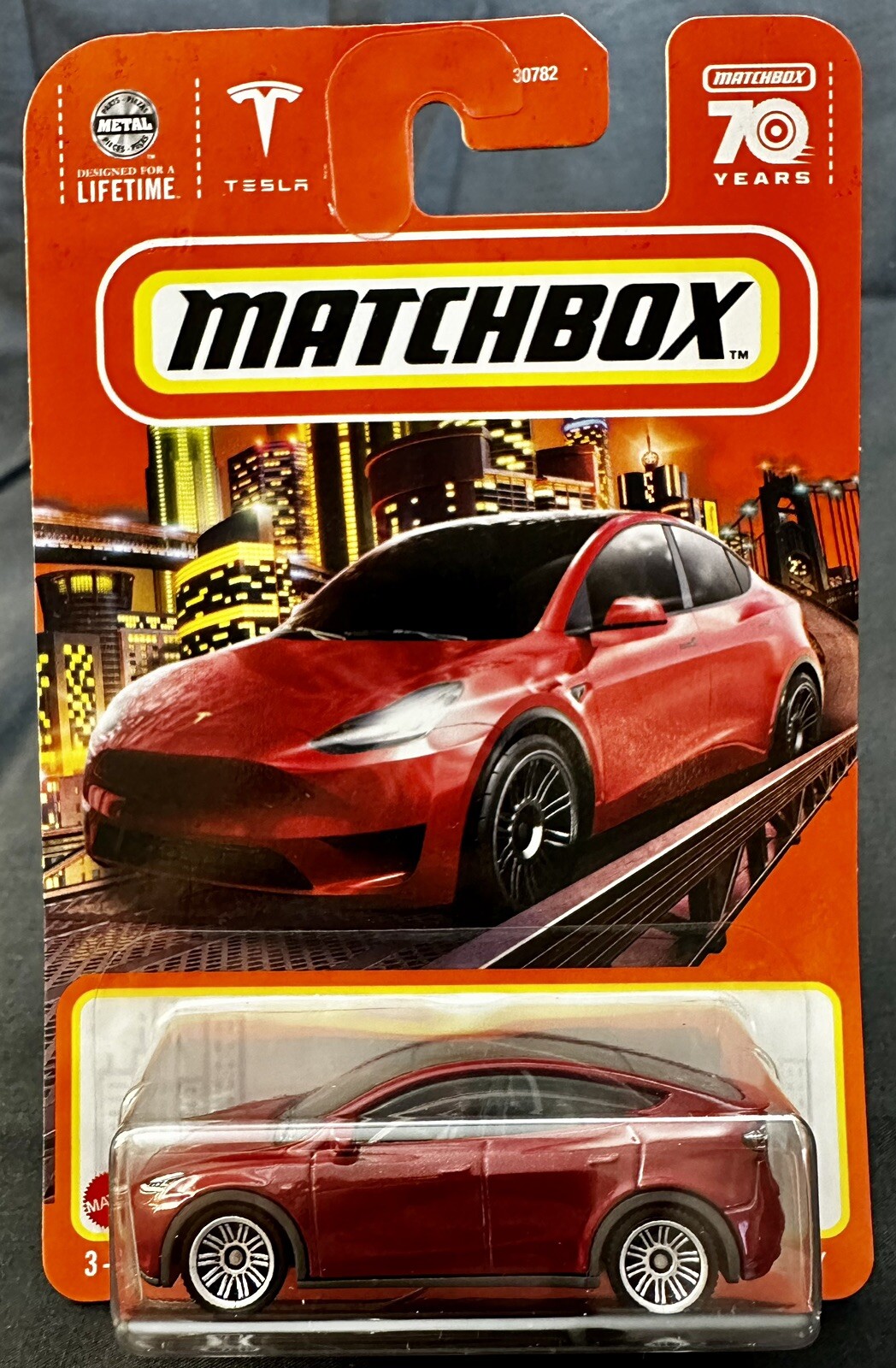 Tesla Model Y / Matchbox 2020/2022 70 Years Red Metallic HFN87 Brand New-image