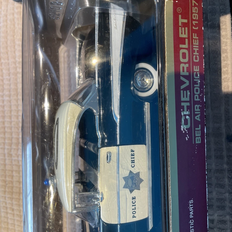 Chevrolet Bel Air 1957 jefe de policía Road Legends escala 1:18 diecast Foto 3 de 4