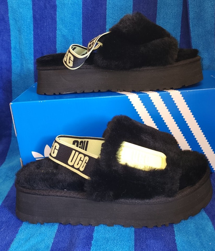 PANTOFOLA D’ORO Scivoli da discoteca UGG WMNS taglia 7 nero e giallo nuovi senza scatola. Prezzo consigliato $100