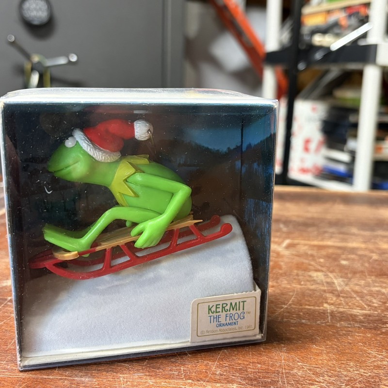 Hallmark Kermit the Frog Sledding Ornament Vintage 1981 with box