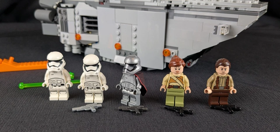 LEGO Star Wars: First Order Transporter 75103 - Image 2 of 4