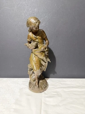 Mathurin Moreau - Régule patiné – Jeune femme espiègle – fin XIXe siècle - Photo 1/4
