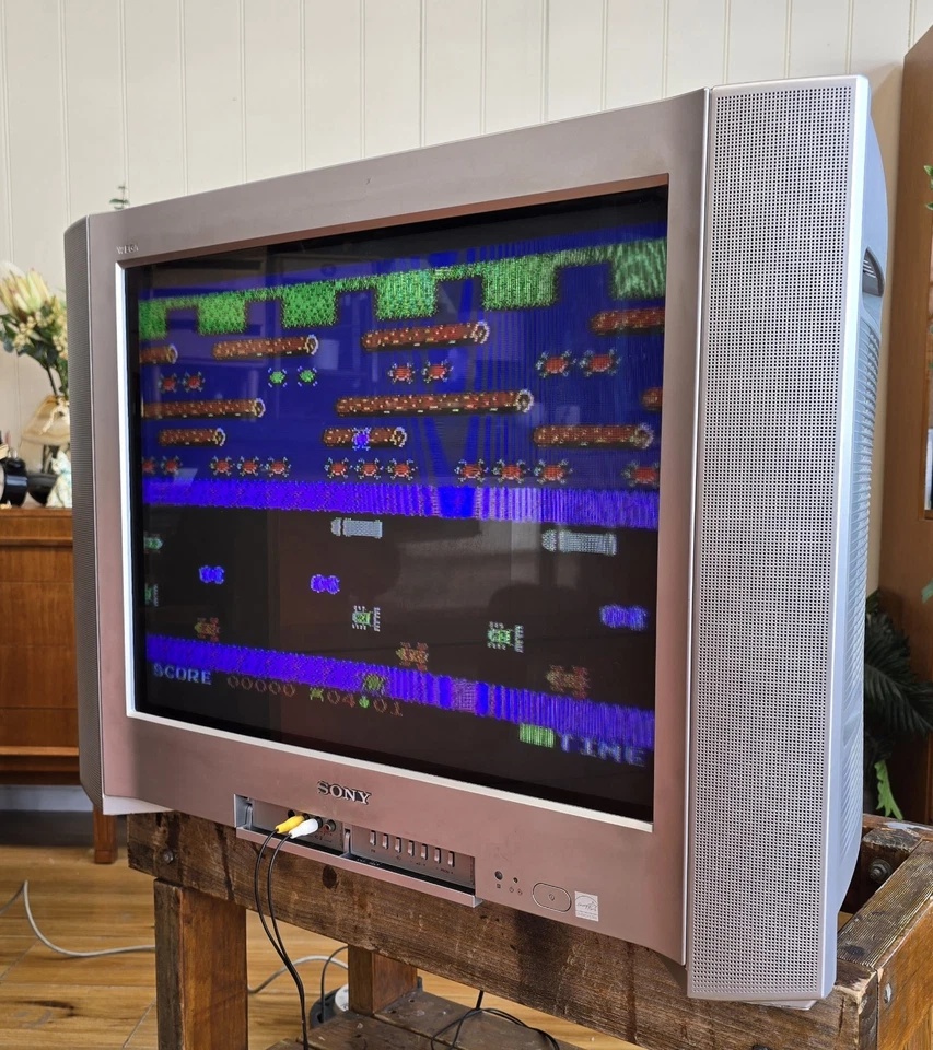 Sony SW292M31 Trinitron Colour TV 68cm CRT Screen Television RCA -Gosford - image 2 of 4